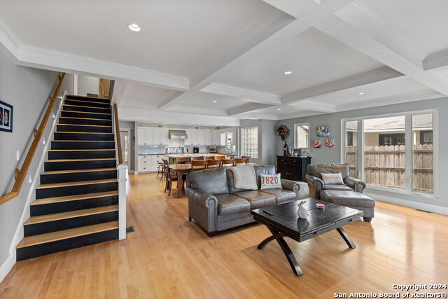 135 Blue Bonnet Blvd Property Photo 8