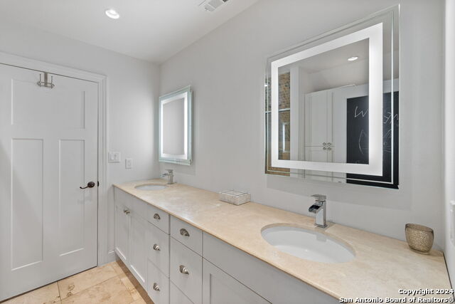 135 Blue Bonnet Blvd Property Photo 22