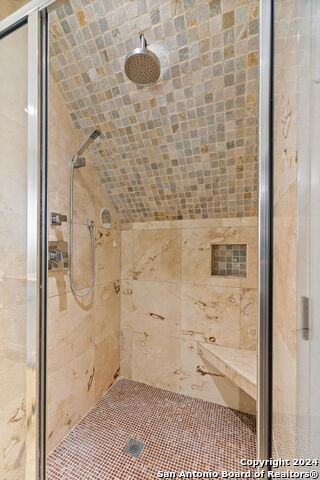 135 Blue Bonnet Blvd Property Photo 23