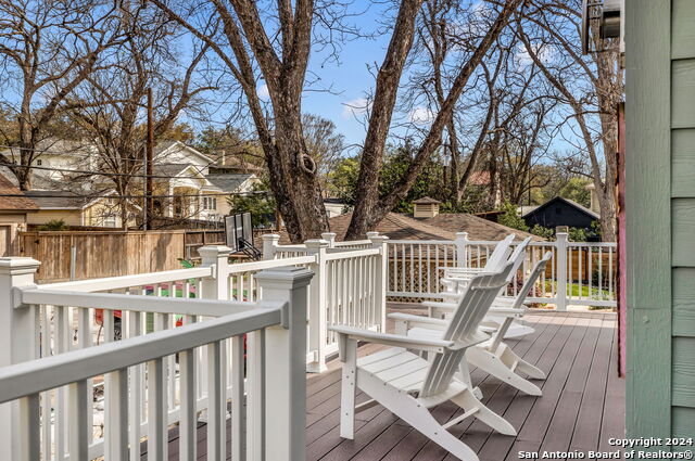 135 Blue Bonnet Blvd Property Photo 32