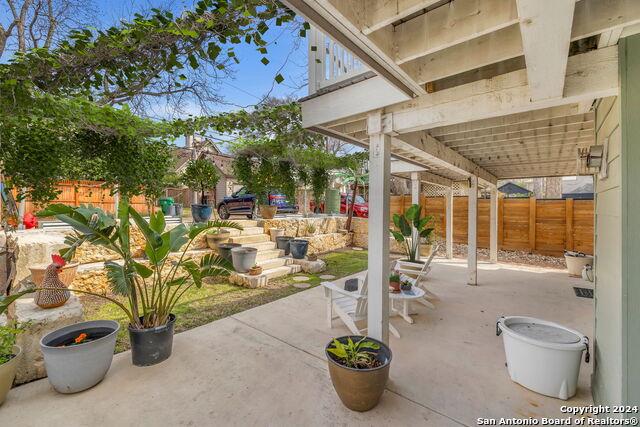 135 Blue Bonnet Blvd Property Photo 33