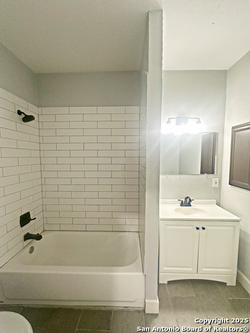 7550 Oak Chase Property Photo 13