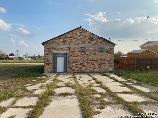 109 E Front Street Property Photo 4