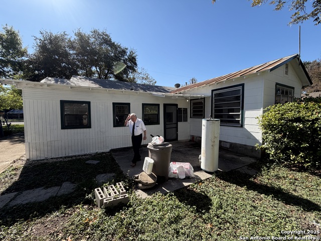 419 Walton Property Photo 6