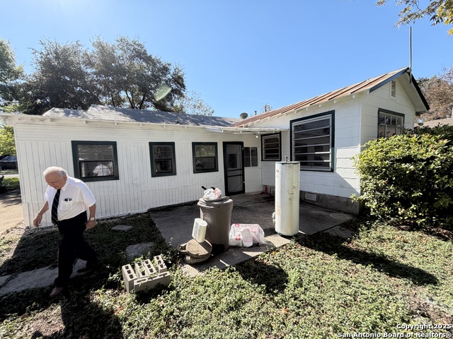 419 Walton Property Photo 7