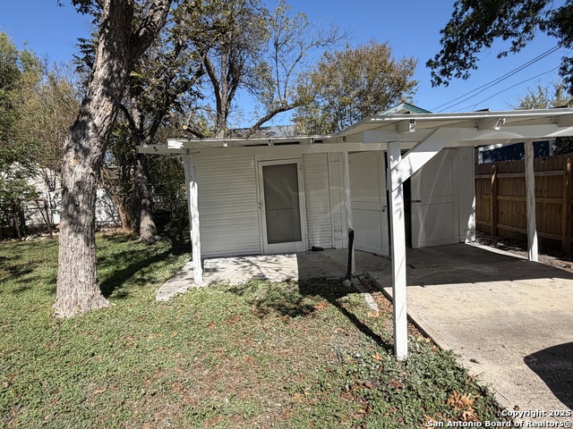 419 Walton Property Photo 8