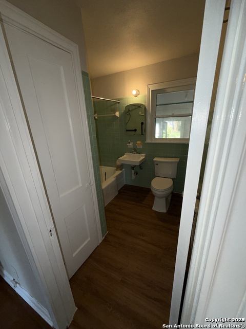 419 Walton Property Photo 13