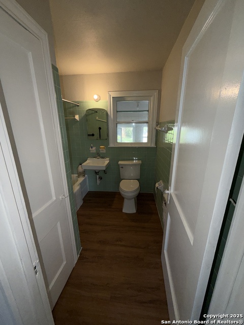 419 Walton Property Photo 14
