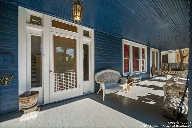 433 W Woodlawn Ave Property Photo 5