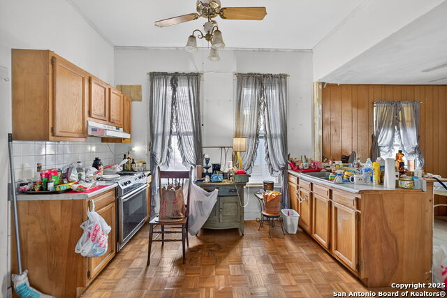 433 W Woodlawn Ave Property Photo 16