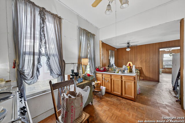 433 W Woodlawn Ave Property Photo 17