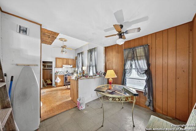 433 W Woodlawn Ave Property Photo 18