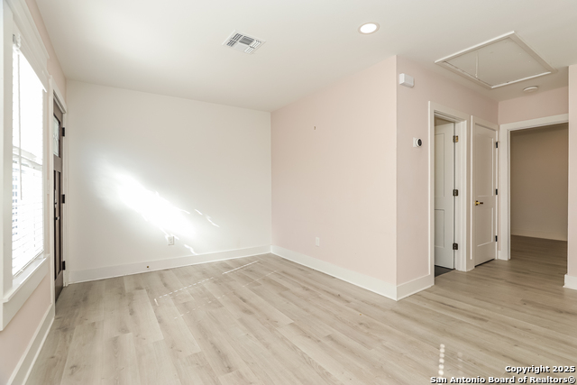 120 E Magnolia Property Photo 3