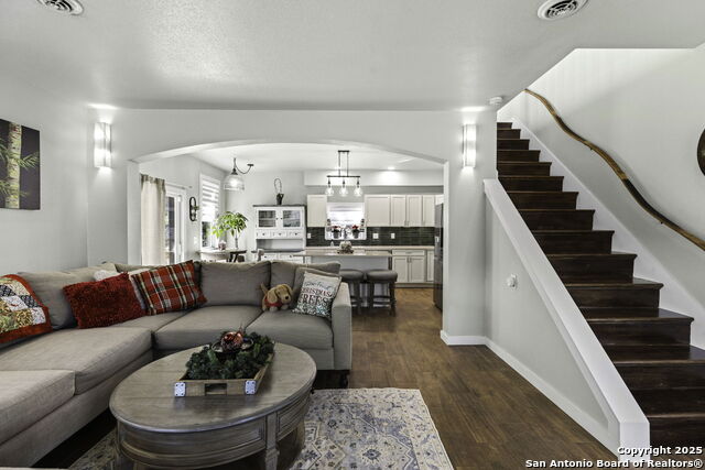 218 Mountainside Property Photo 8