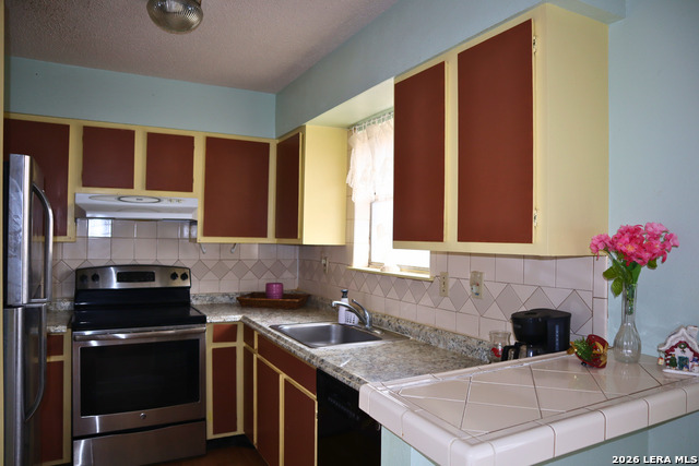 923 Vance Jackson Rd Property Photo 2