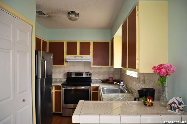 923 Vance Jackson Rd Property Photo 3