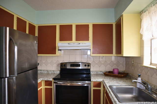 923 Vance Jackson Rd Property Photo 4