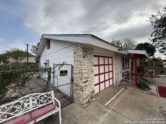 6918 Sun Valley Dr Property Photo 5