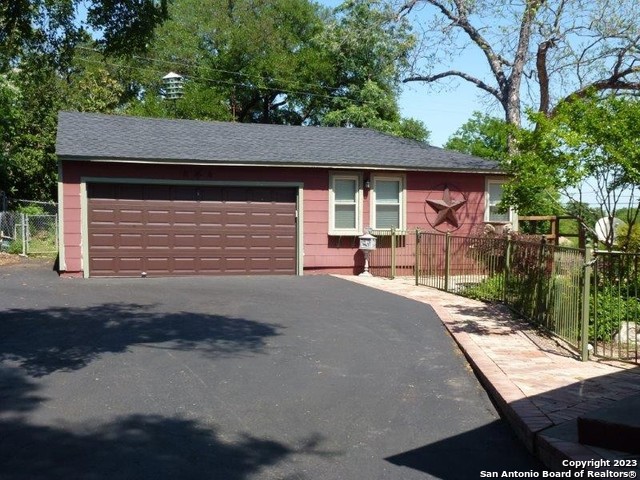 149 Downing Dr Property Photo 3