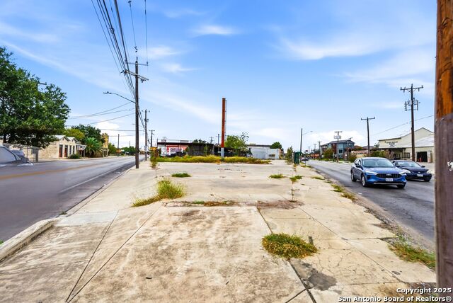 1501 S Flores St Property Photo 16