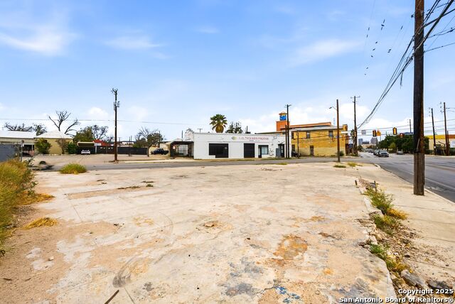 1501 S Flores St Property Photo 18