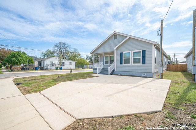 1420 Burleson Property Photo 3
