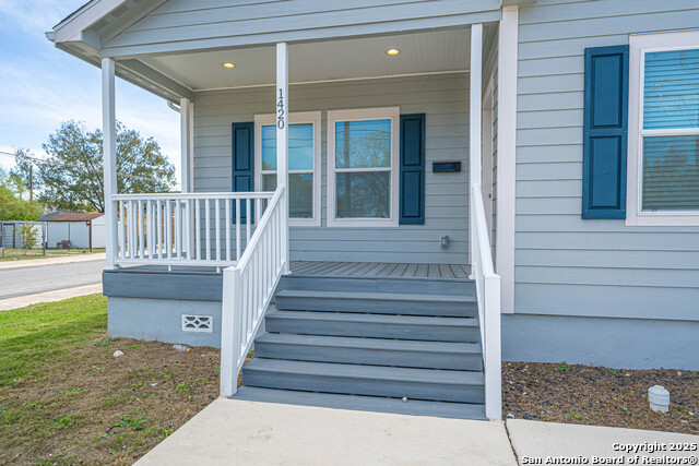 1420 Burleson Property Photo 4