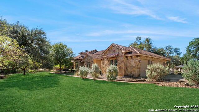325 Whitestone Property Photo 3