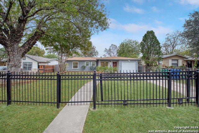 126 Cresham Dr. Property Photo 2