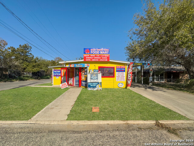 702 Avenue H Property Photo 2