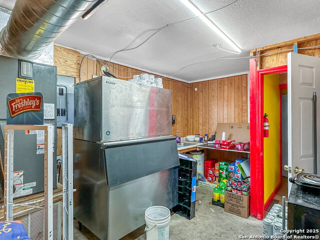702 Avenue H Property Photo 16