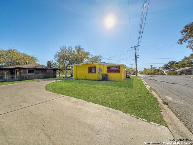 702 Avenue H Property Photo 20