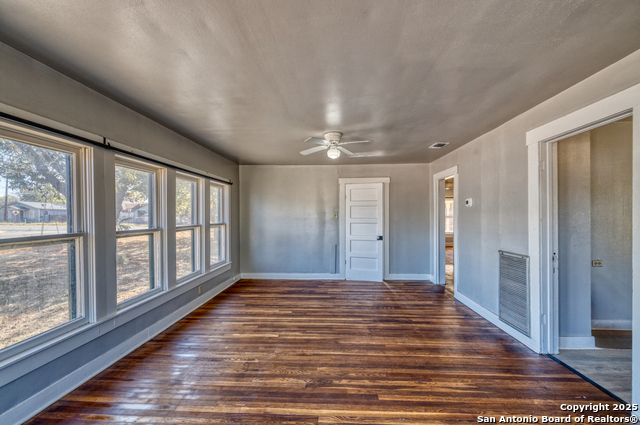 719 E Trinity Property Photo 23