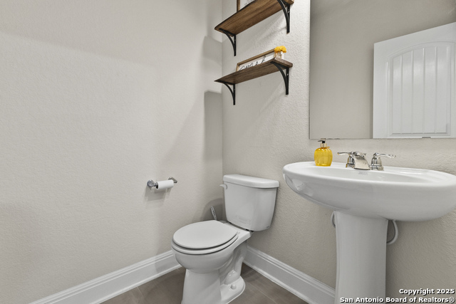 5806 Couble Falls Property Photo 5
