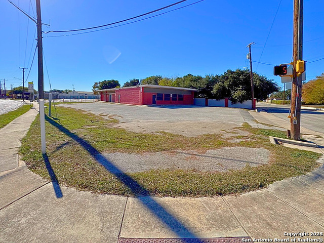 2507 S General Mcmullen Dr Property Photo 5