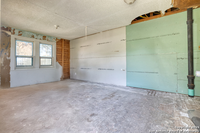 806 S Park St Property Photo 16