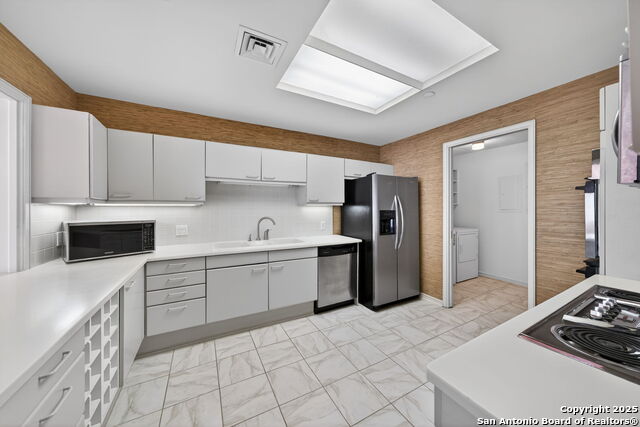 200 Patterson Property Photo 11