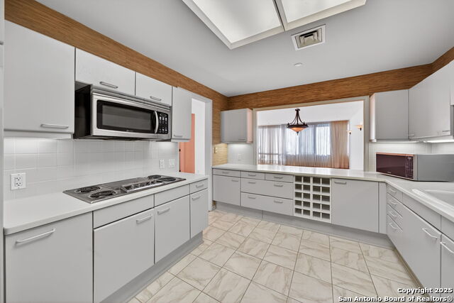 200 Patterson Property Photo 13