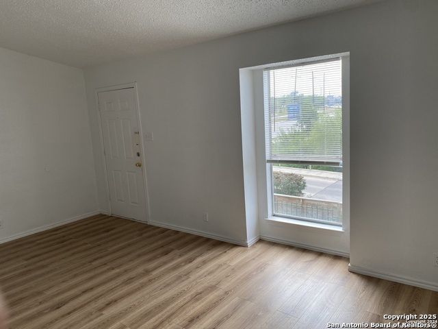4949 Hamilton Wolfe Property Photo 5