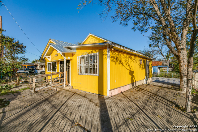 1022 S Hamilton Property Photo 3