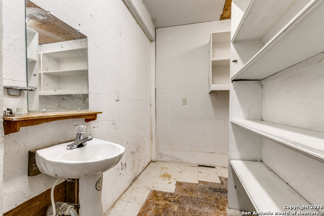 1022 S Hamilton Property Photo 18