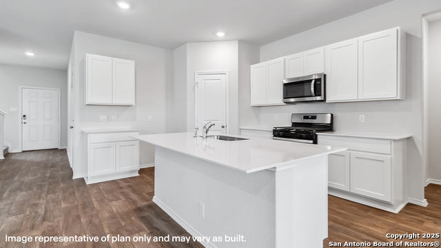 219 Scott Square Property Photo 3
