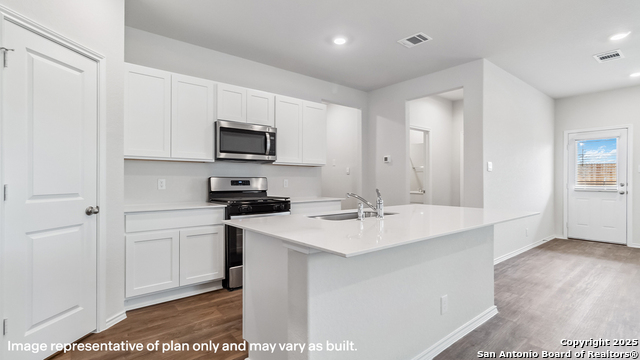 219 Scott Square Property Photo 5