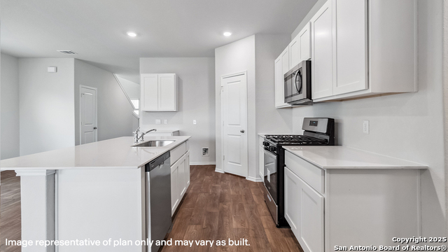 219 Scott Square Property Photo 7