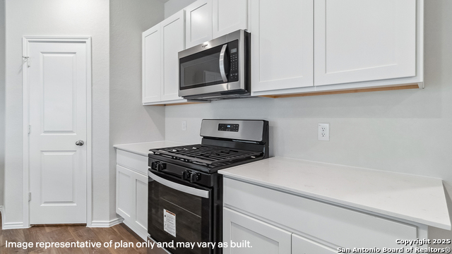 219 Scott Square Property Photo 8