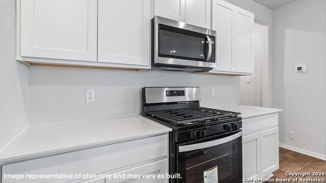 219 Scott Square Property Photo 9