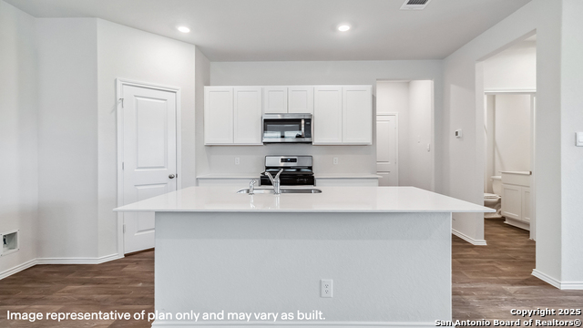 219 Scott Square Property Photo 10