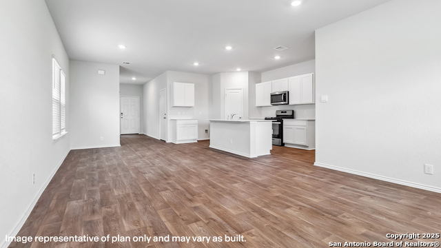 219 Scott Square Property Photo 11