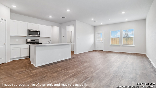 219 Scott Square Property Photo 12