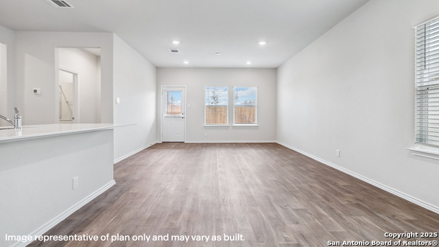 219 Scott Square Property Photo 15